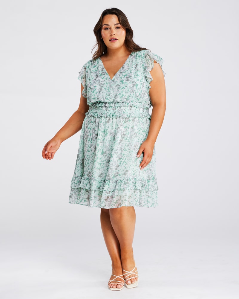 Front of a model wearing a size 4X Green Prairie Dress in Print by Estelle. | dia_product_style_image_id:283550